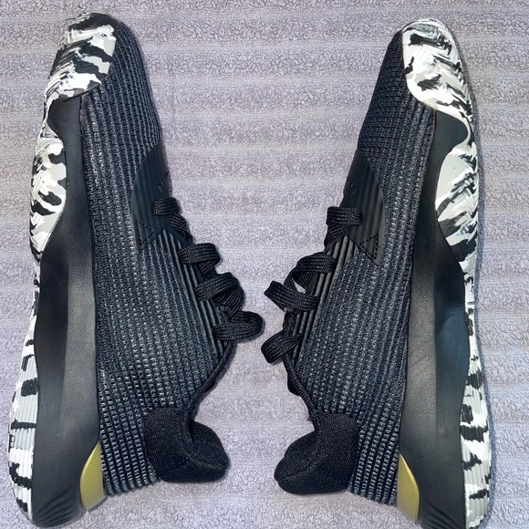 Adidas pro bounce 2019 low, black an gold sz 7 - Picture 2 of 6